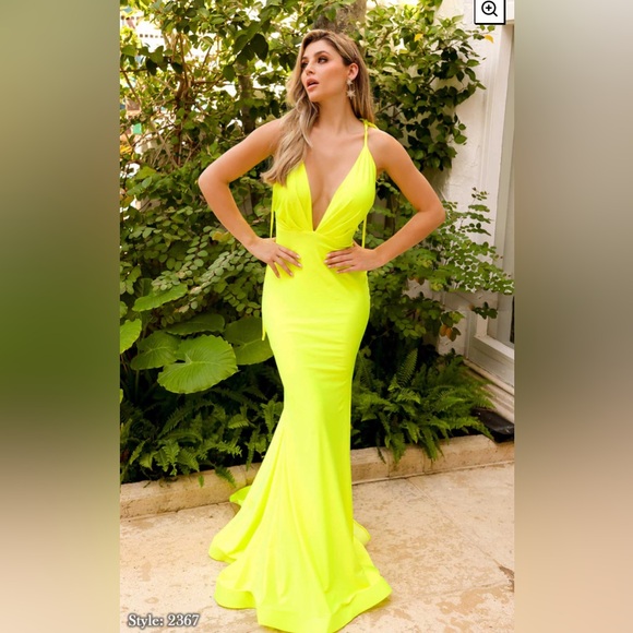 Jessica Angel gown
style 2367
Colour RUSTY OLIVE
Size XS - Picture 4 of 6